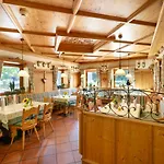 Отель Wirtshaus Sattlerwirt Эббс
