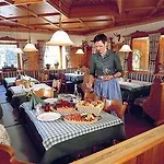 Отель Wirtshaus Sattlerwirt 4*