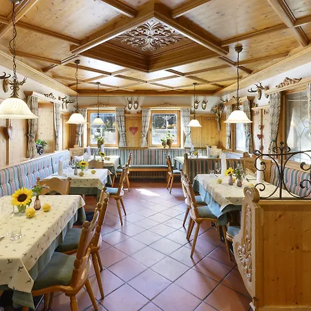 Wirtshaus Sattlerwirt Отель 4*
